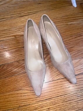 Ann Taylor Women’s Beige Suede Pointed Toe Kitten Heel Pumps Size 6.5M